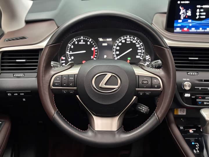 Фото 9 - Lexus RX