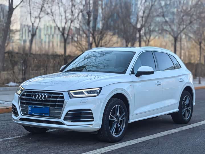 Фото 1 - Audi Q5L