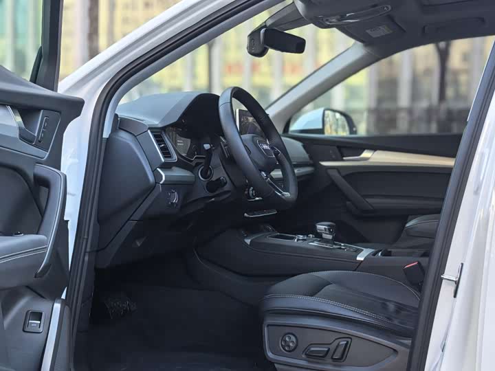 Фото 4 - Audi Q5L