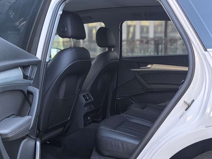 Фото 5 - Audi Q5L