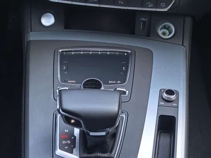 Фото 8 - Audi Q5L