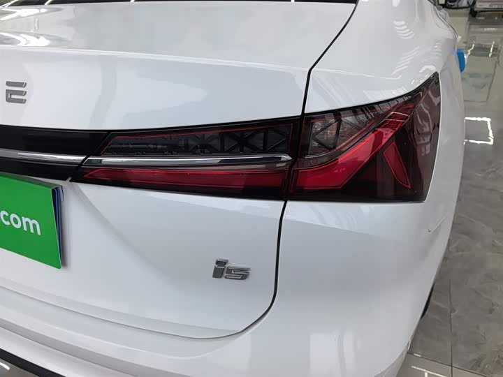 Фото 8 - Roewe i5