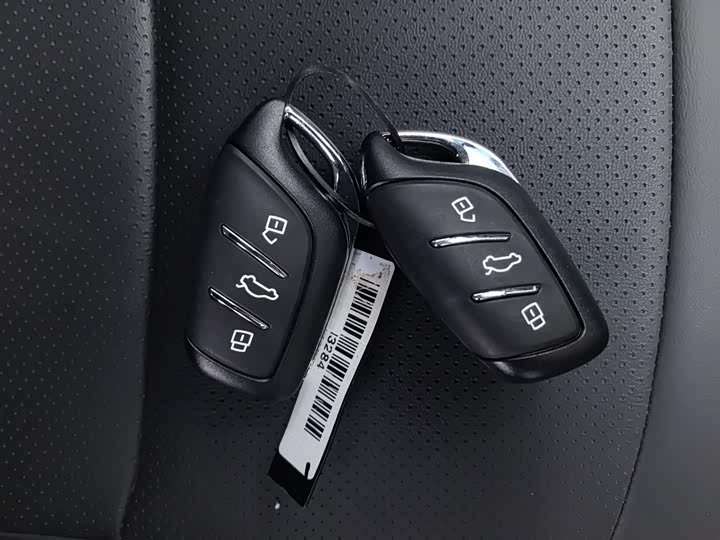 Фото 9 - Roewe i5