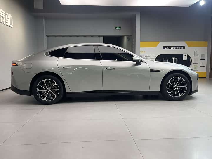 Фото 7 - XPeng P7