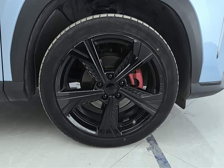 Фото 6 - Geely Atlas