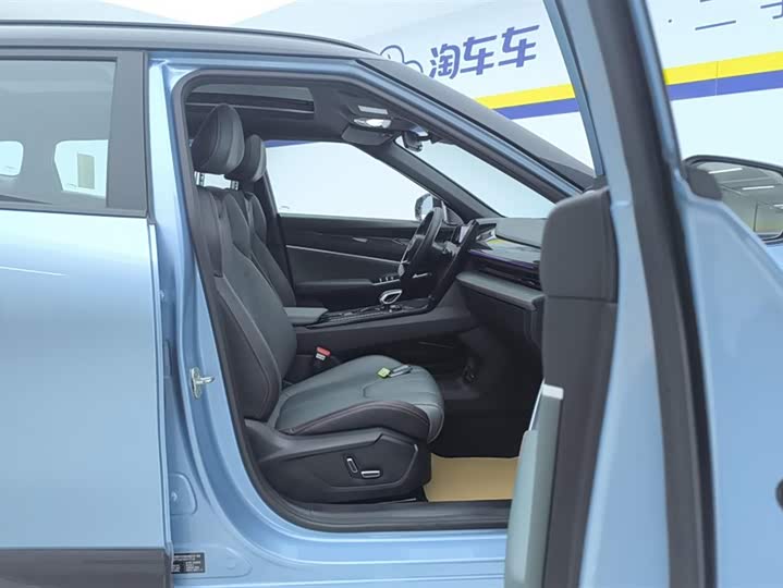 Фото 8 - Geely Atlas