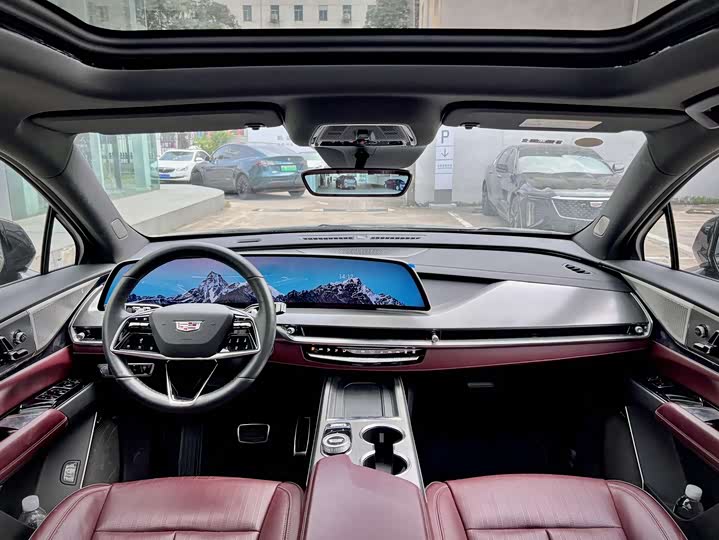 Фото 8 - Cadillac XT5