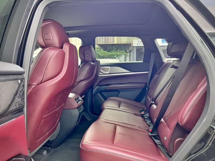 Фото 9 - Cadillac XT5