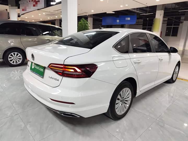 Фото 7 - Volkswagen Lavida