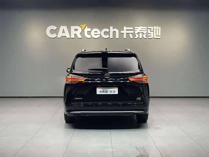 Фото 7 - Toyota Sienna