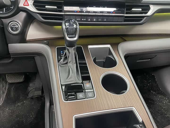 Фото 9 - Toyota Sienna