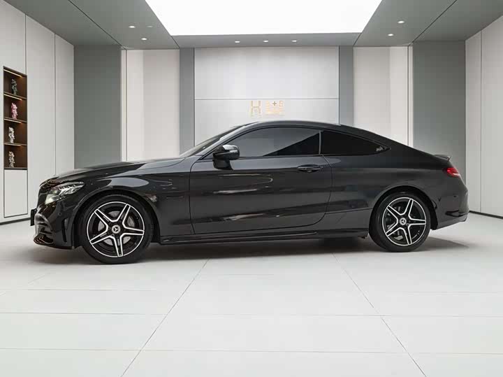 Фото 8 - Mercedes-Benz C-Class