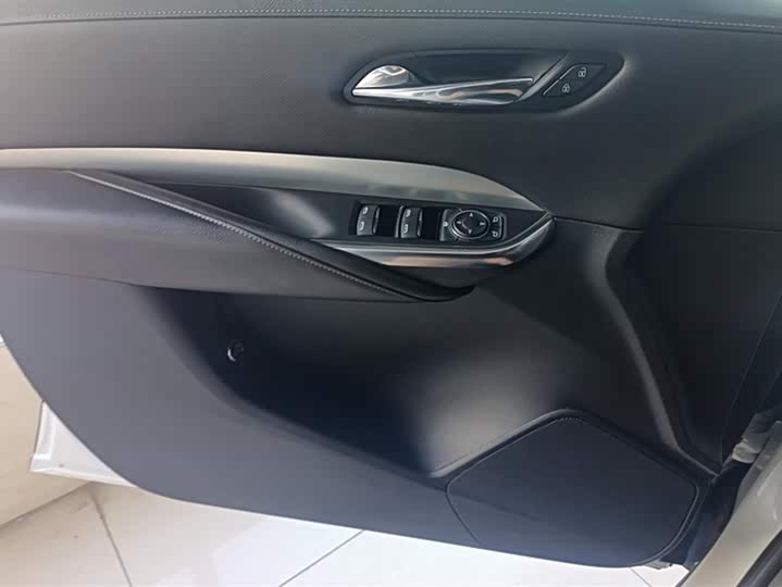 Фото 7 - Cadillac XT4