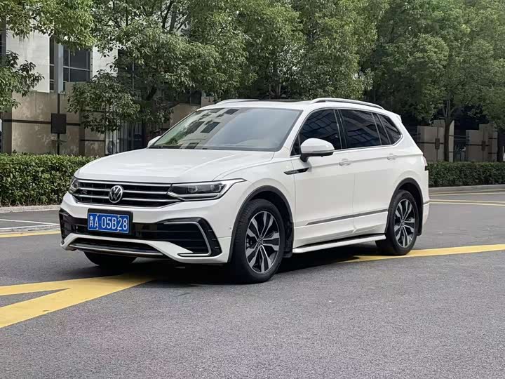 Фото 7 - Volkswagen Tiguan L Pro