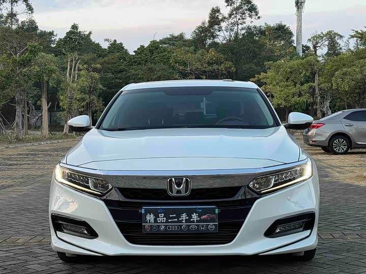 Фото 2 - Honda Accord