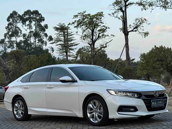 Фото 3 - Honda Accord