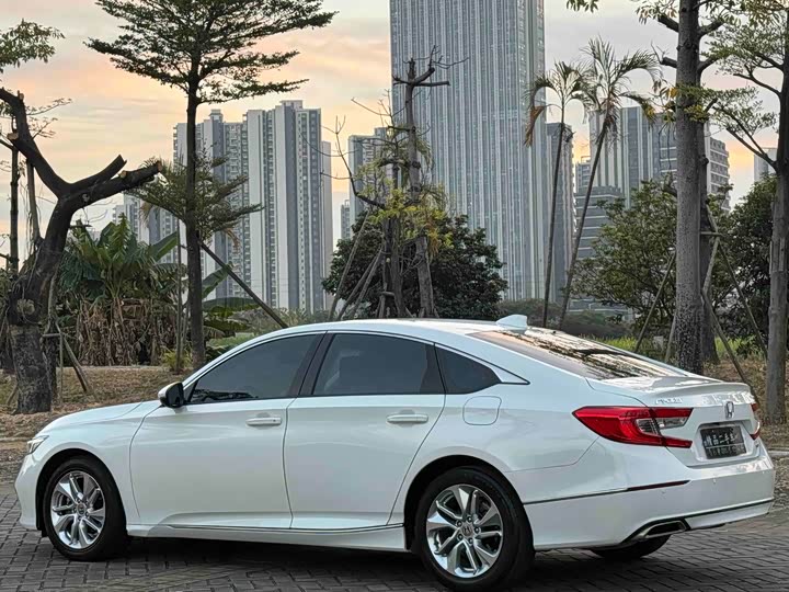 Фото 6 - Honda Accord