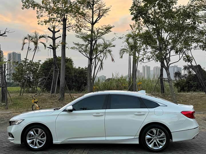 Фото 7 - Honda Accord