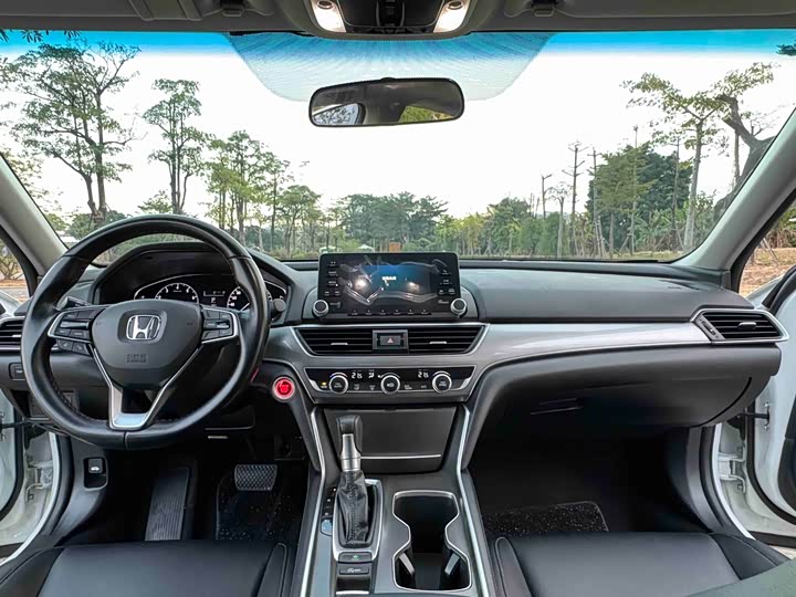 Фото 9 - Honda Accord