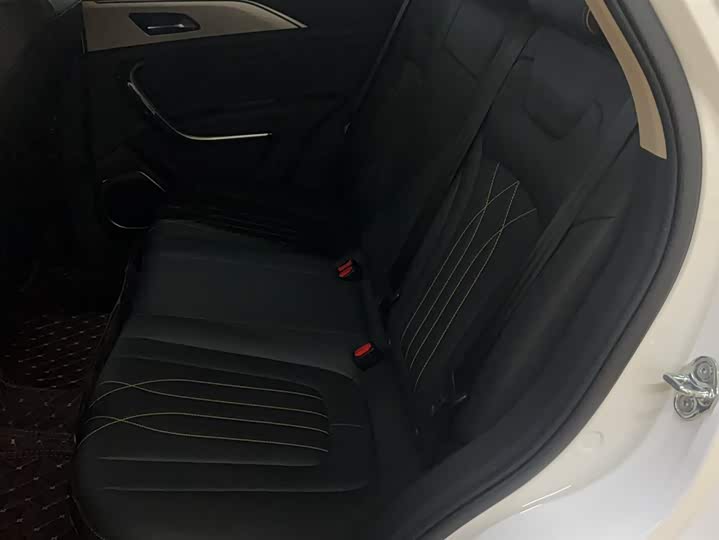 Фото 8 - Bestune T77