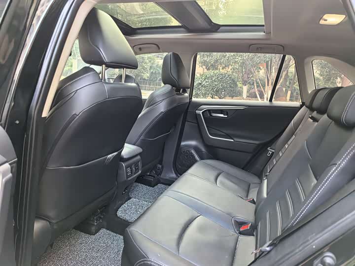 Фото 8 - Toyota Wildlander