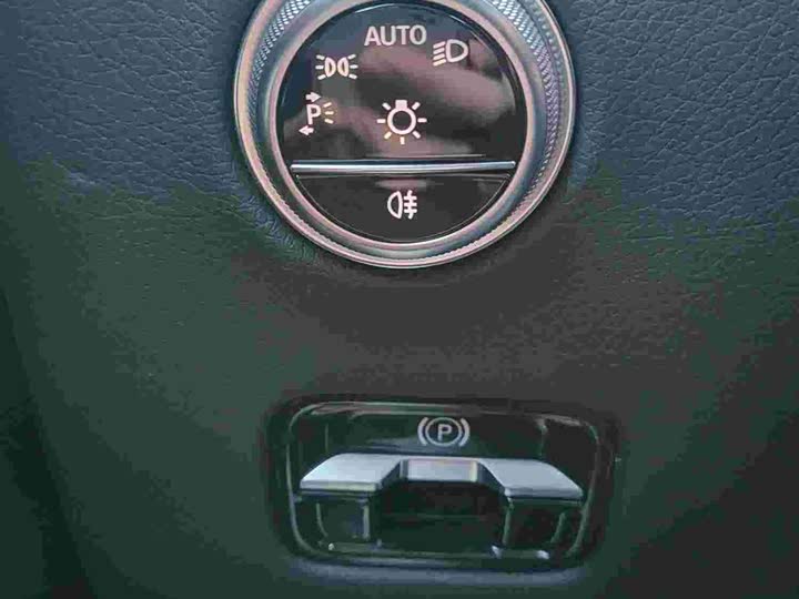 Фото 9 - Mercedes-Benz GLC-Class