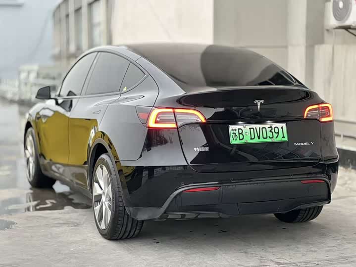 Фото 8 - Tesla Model Y