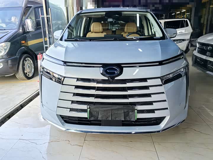 Фото 2 - GAC Trumpchi E8