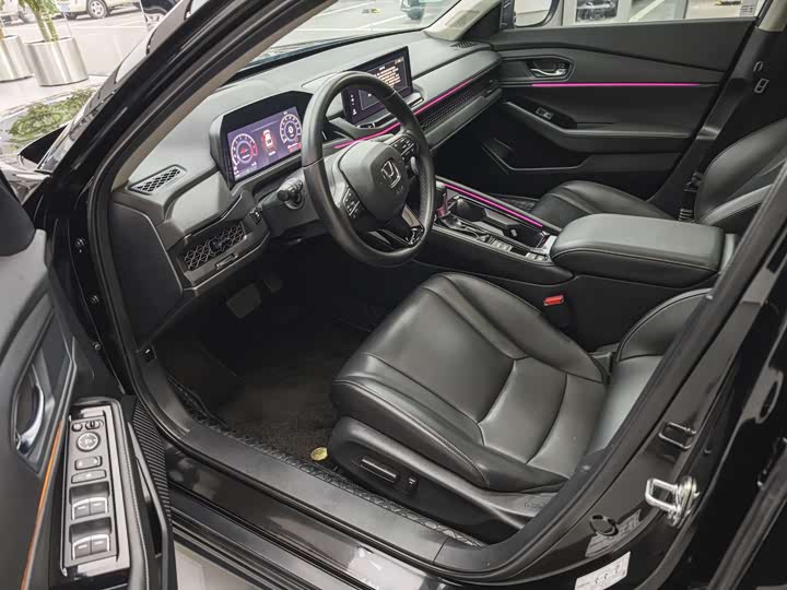 Фото 8 - Honda Accord