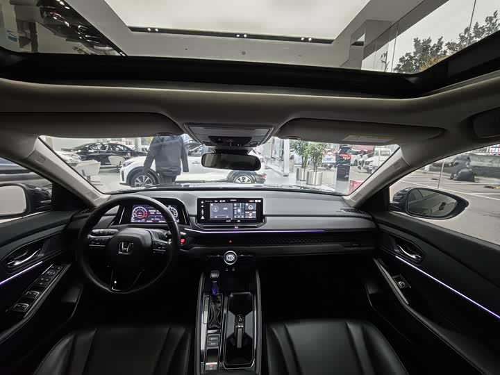 Фото 9 - Honda Accord