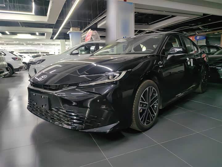 Фото 1 - Toyota Camry