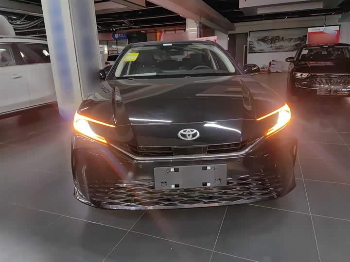 Фото 3 - Toyota Camry