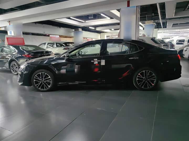 Фото 5 - Toyota Camry