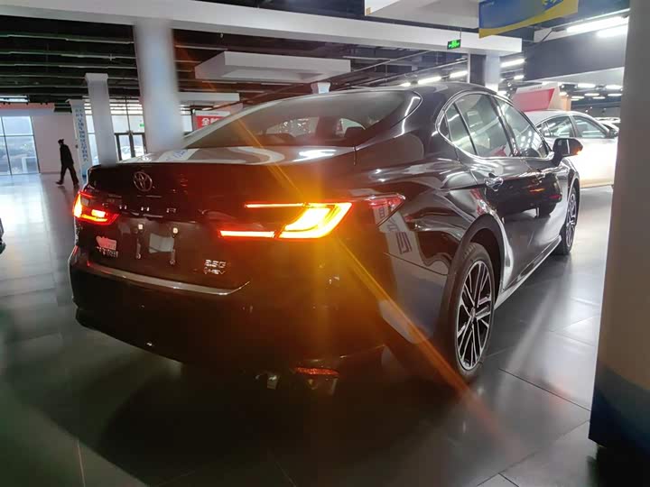 Фото 7 - Toyota Camry