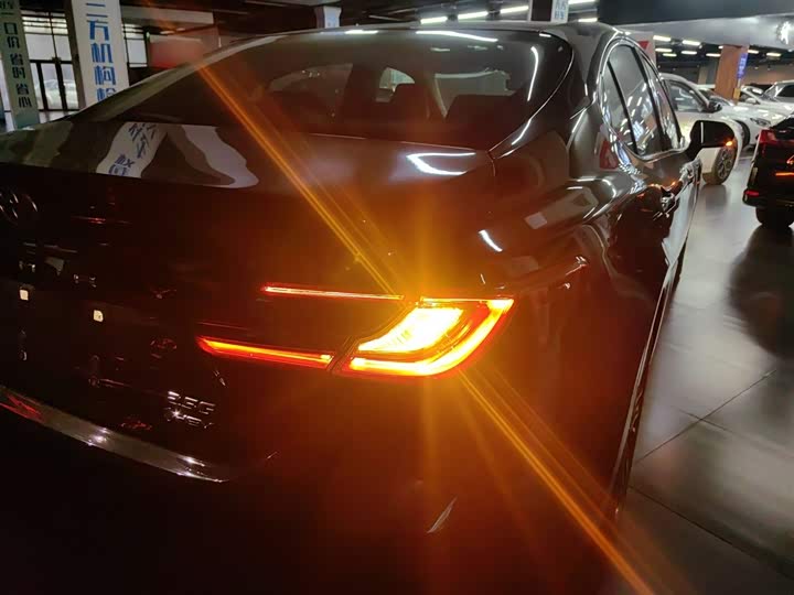 Фото 8 - Toyota Camry