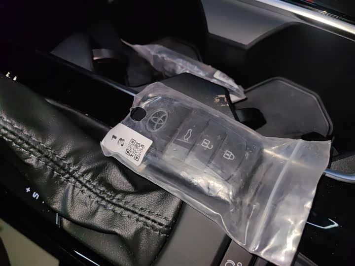 Фото 9 - Toyota Camry