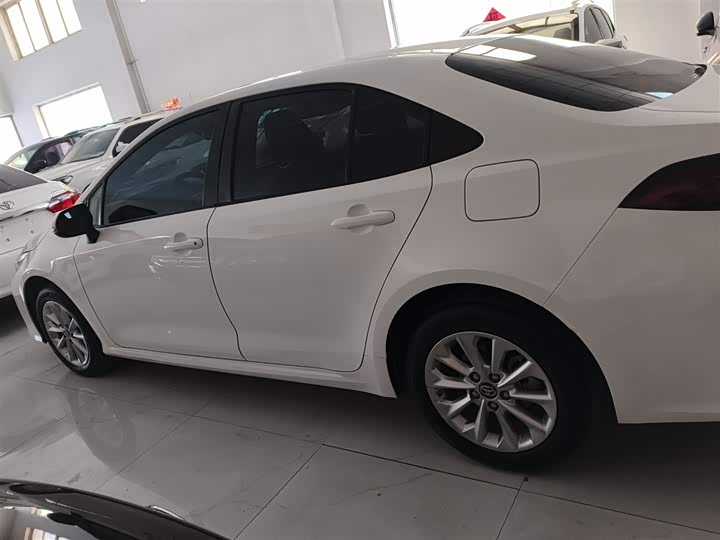 Фото 5 - Toyota Corolla
