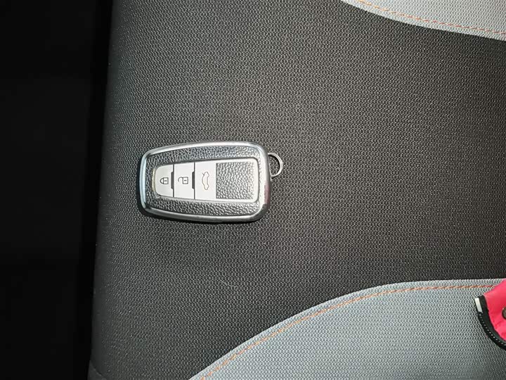 Фото 9 - Toyota Corolla