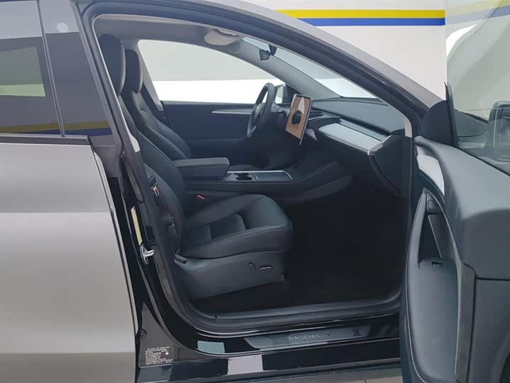 Фото 8 - Tesla Model Y