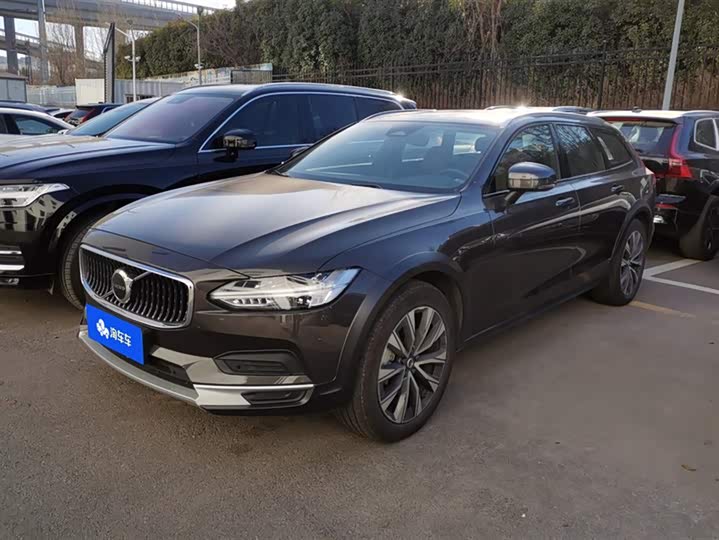 Фото 1 - Volvo V90