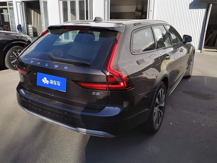 Фото 3 - Volvo V90