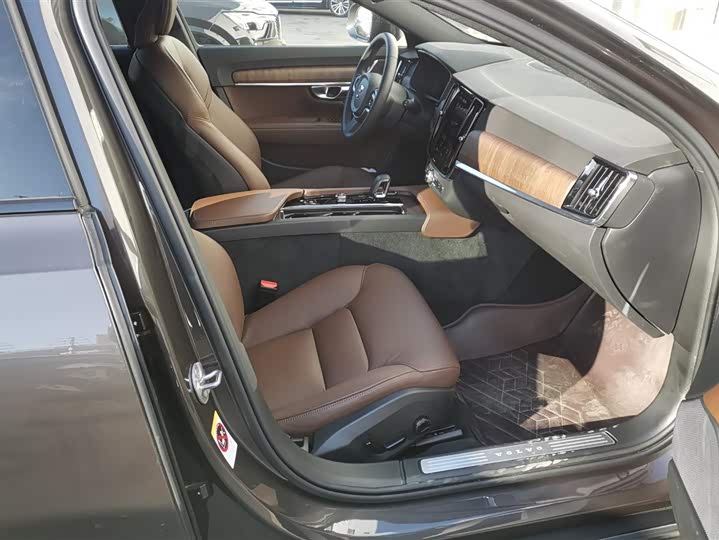 Фото 8 - Volvo V90