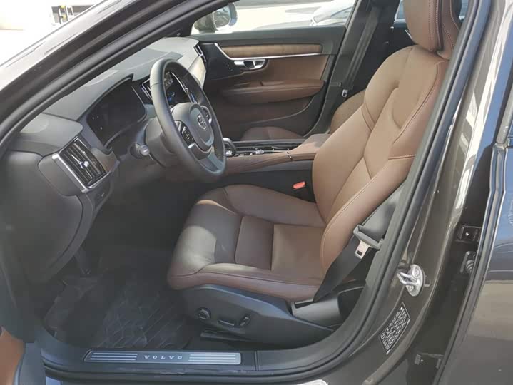 Фото 9 - Volvo V90