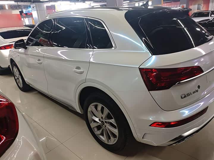 Фото 5 - Audi Q5L