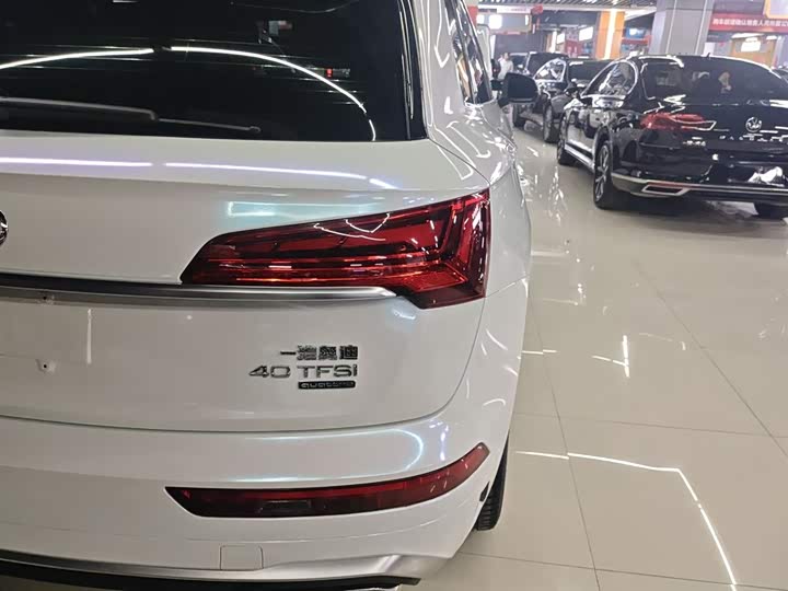 Фото 8 - Audi Q5L