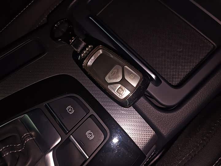 Фото 9 - Audi Q5L