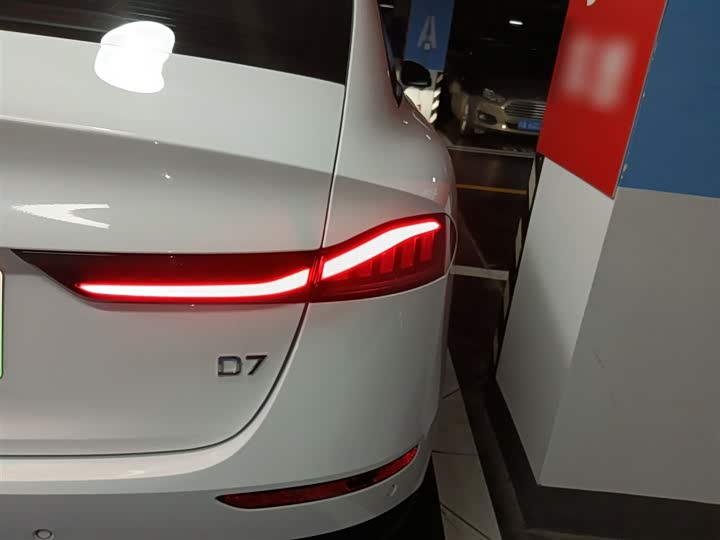 Фото 8 - Roewe D7