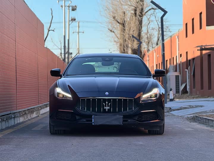 Фото 2 - Maserati Quattroporte