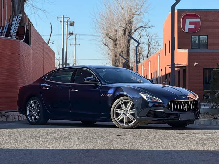 Фото 3 - Maserati Quattroporte