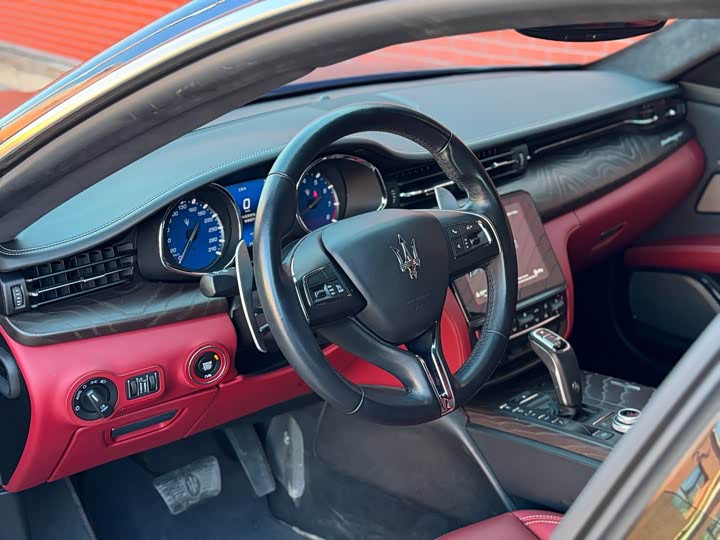 Фото 4 - Maserati Quattroporte